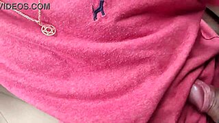 Sexo oral no carro do pai com moaning e teasing 😍