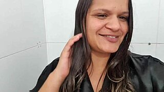 Safada sends whatsapp videos of her big ass fetish