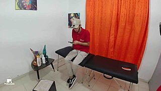 Massør med stor kuk knuller kunden sin store ræv, kåta vil ha mer del 1