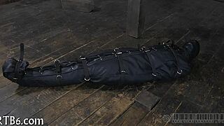 Kelepçeli hatun garajda cezalandırılıyor 😈