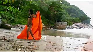 Stunning Acrobatic Beach Fuck!