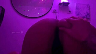 una noche deseosa de dedos profundos lesbianas 😏