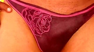 modelando las pantys de mi esposa