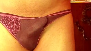 modelando las pantys de mi esposa