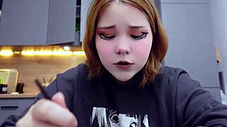 furiyssh performs a cute mugbang session