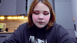 Furiyssh laver en sød mugbang session