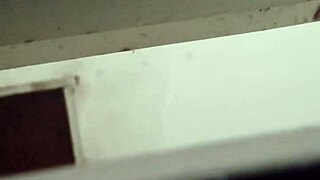 vizinha gemendo enquanto leva pau no voyeur