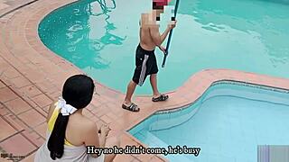 Piscina Pública A Mi Hermanastra Culona Le Encanta El Sexo Duro Y Arriesgado