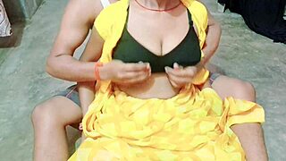 Desi bhabhi líže pičku devarovi v bengálčine