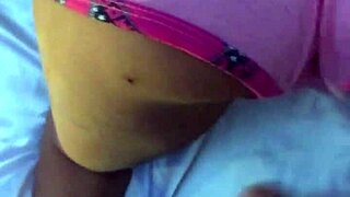 Loirinha explodes with sex toys in parents' bathroom!