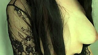 Carpooler nursing mom milking herself in the car 😊