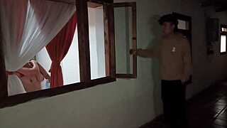 このホットなラティーナの借家人を覗いたら、最後に激しく犯された。