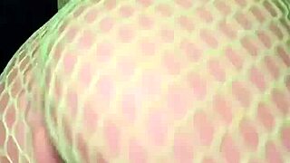 Oletko nähnyt Nadia Diamo twerkkaavan kuumaa perseään verkkosukkahousuissa hidastetussa?