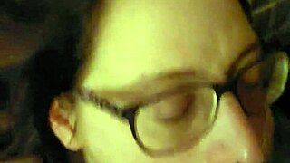 Белл связана для использования глотки в сцене доминирования