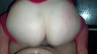 melhor vaqueira reversa brasileira bunda grande branca e perfeita amadora vestindo lingerie vermelha