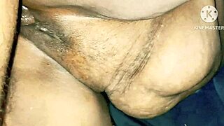 Дези бхабхи интенсивно ебет парней с большими членами