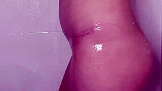 Carol Maserati no banho quente