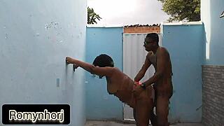 a gordinha carioca fudendo no quintal de casa