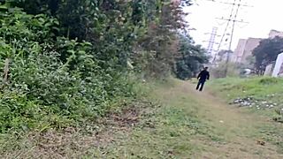 Safada Flashes Pussy In Public Park