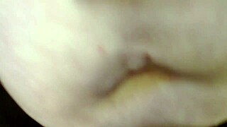 Ta uporabljena seks igračka je prekrita s spermo 😏