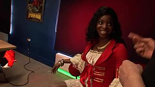 XXX映画編集者が夢で大好きな黒人ポルノスターと激しいセックスを妄想