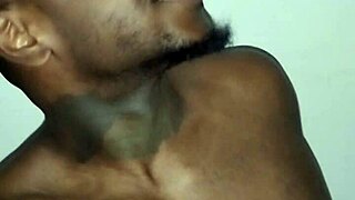 나비 안경과 재킷 없이 슬로모션 등장