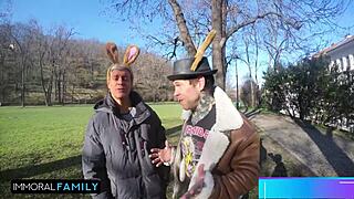 Mia Trejsi i Katy Rose u uskrsnom četvercu