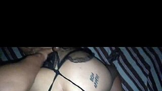 La sirvienta se enamora de mi verga y me exige se la meta por el ano