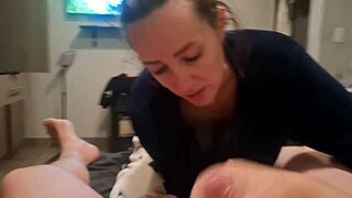 i swallow all that cum after giving a delishus blowjob, so tasty