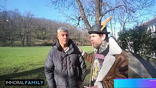 Мия Трейси и Кэти Роуз в пасхальном квартете