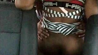 Hardcore bilknull med storrumpe svart 18+ jente