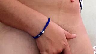 i'm a colombian girl masturbating my vagina