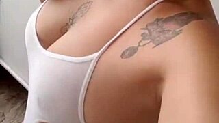 Passing By to Remind You Have No One to Sleep With in This Cold