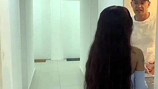 skinny girl gives pussy to well hung guy