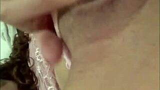 Mira que rica lenceria me regala un fan quieres ver que rico me masturbo