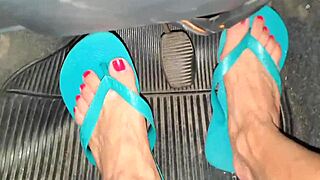 I Fulfilled A Guy's Foot Fetish In The Car