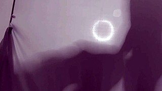 Varjo-peli tyttöystäväni kanssa, arvaillaan eroottisia asentoja... luulen että hän pettää minua mallin kanssa 😔