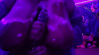 보라색으로 숭배받는 쾌감