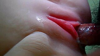 Tato jebaná panenka má kundičku v perfektním tvaru