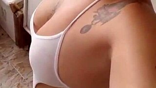 Passing By to Remind You Have No One to Sleep With in This Cold