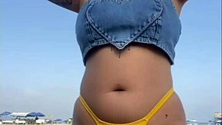 Ser henne blotte på afrikanske stranda fikk hjertet mitt til å hamre av lyst