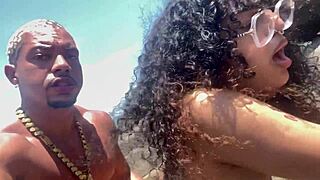 Novinha De 18 Anos Casada Perde Celular E Vazam Vídeos Transando Na Praia Do Recreio