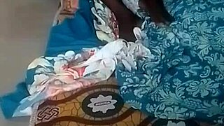 Она зарядила телефон, и мы трахнулись, она сладкая