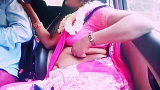 Indian housewife car sex with boyfriend