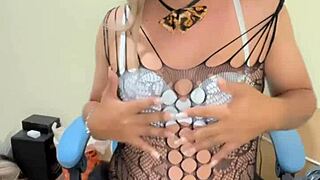 Transexual tetona con leche maternal, sharing her unique story