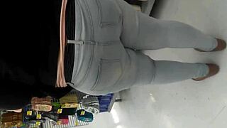 i'm filmng the gordinha in the supermarkt