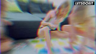 Rebecca Volpetti, Emily Cutie et Kinuski baisent lesbiennes pendant un week-end paresseux ? Une fille sait !