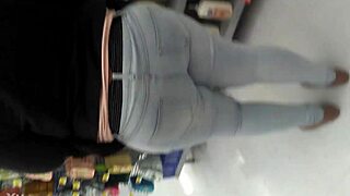 i'm filmng the gordinha in the supermarkt