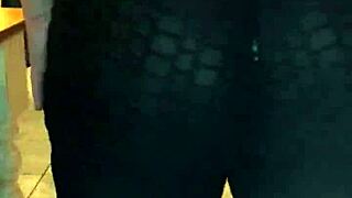 Manželka s velkou prdelí divoce třepe prdelí