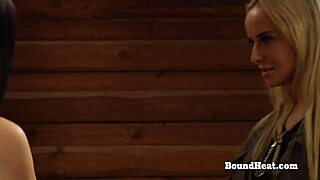 Лесбиянка в наручниках с большими натуральными сиськами получает жесткую порку